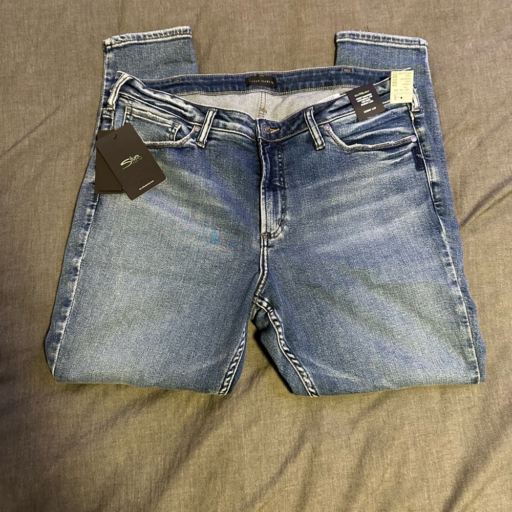 Silver Jeans Co. Most Wanted Mid Rise Skinny Leg jeans.